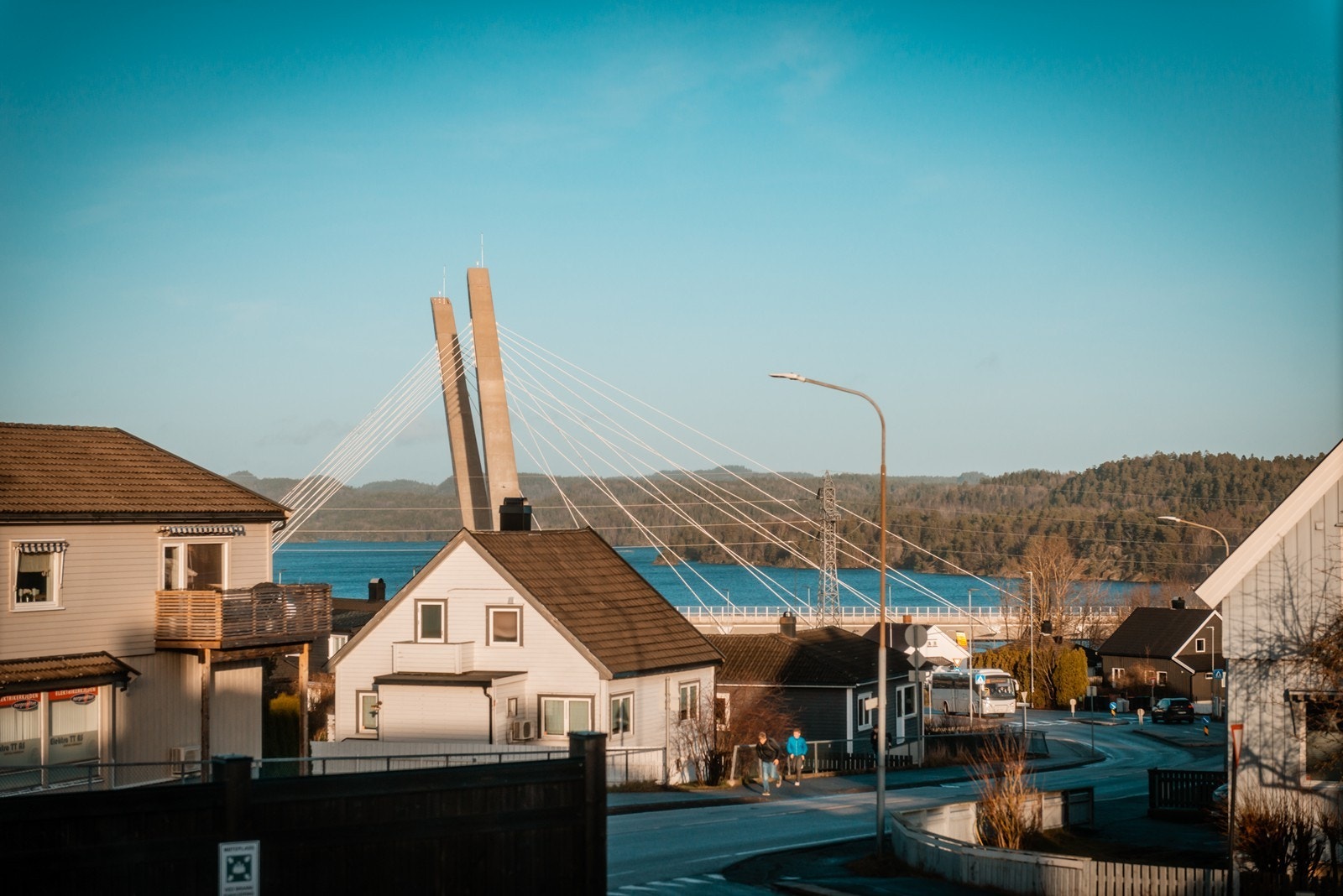 Busstopp like utenfor. Galleribilde