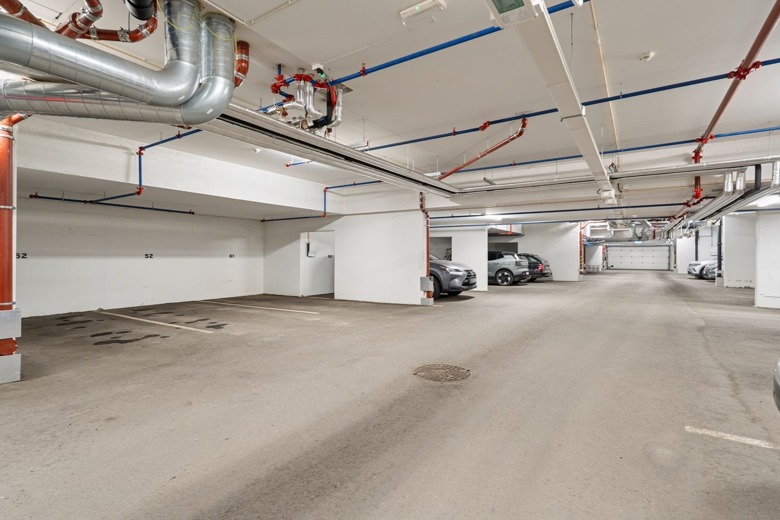 Det medfølger to oppstillingsplasser i garasjeanlegget Galleribilde