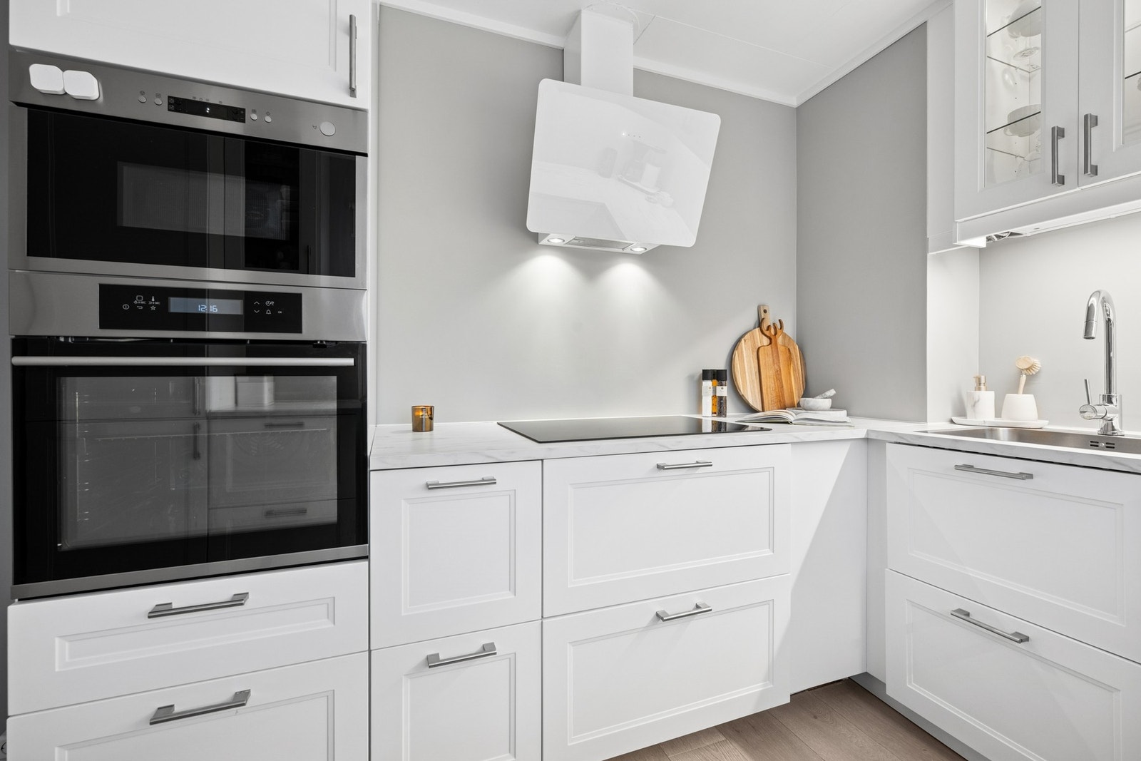 Kjøkkenventilator med komplett avtrekksvifte ble montert i 2023. Galleribilde