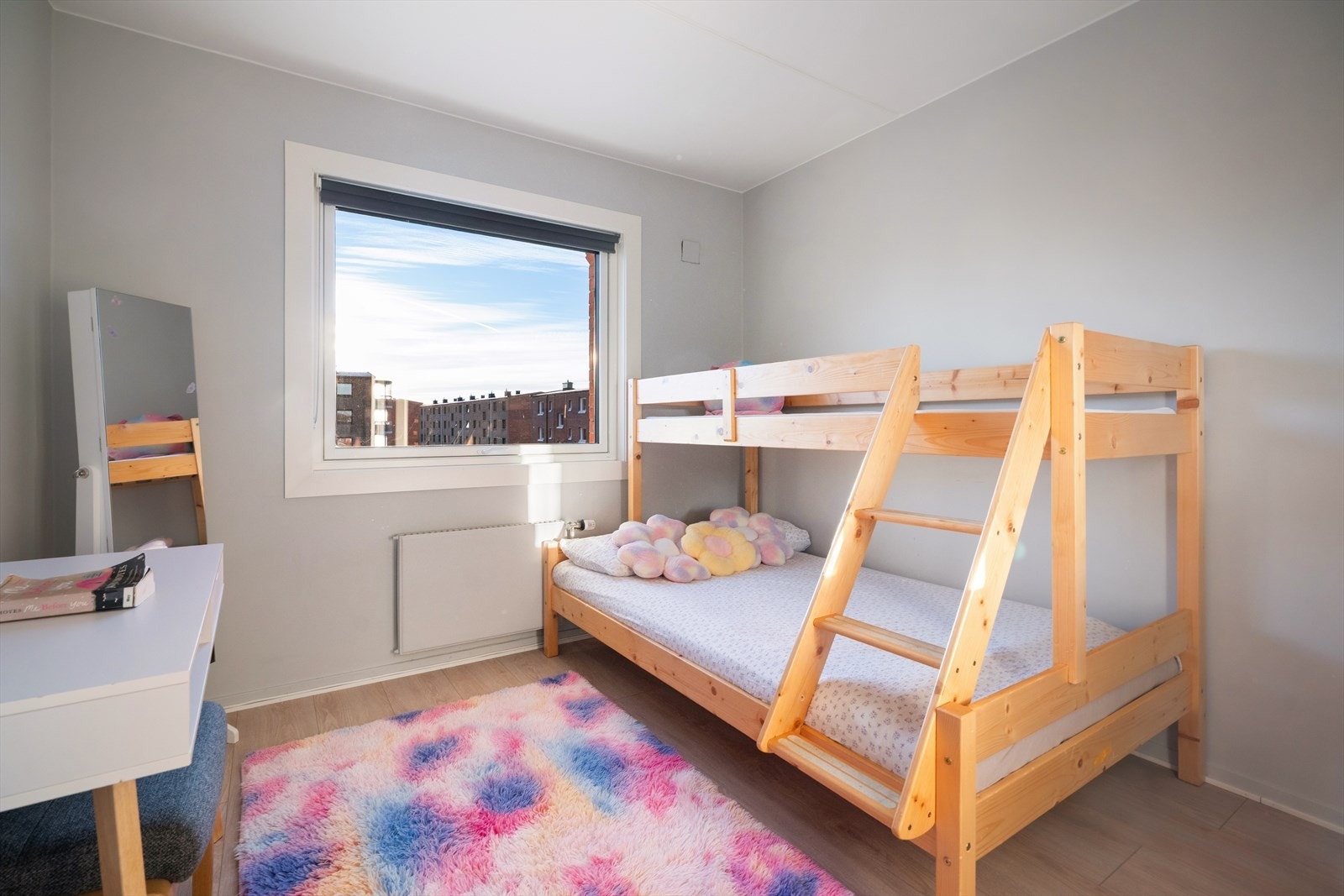 Det andre soverommet har også god plass til dobbeltseng, nattbord og garderobeløsning. Galleribilde