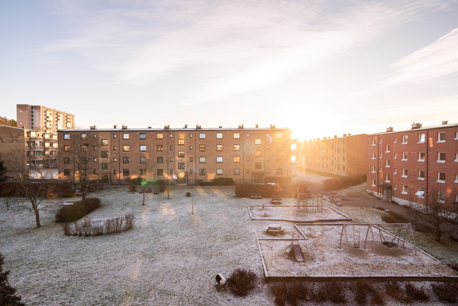 Attraktiv og barnevennlig beliggenhet i rolige omgivelser på populære Bøler. Leiligheten har en fin intern beliggenhet i borettslaget med kort vei til flere lekeplasser. Galleribilde