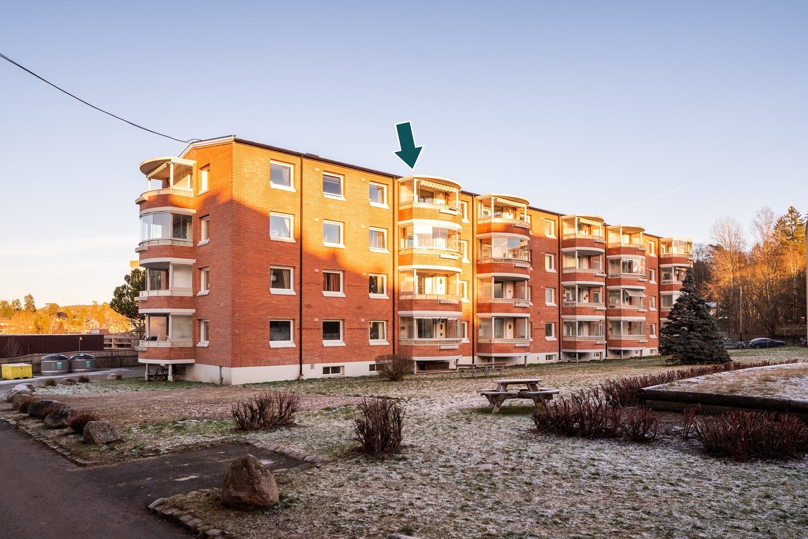 Balkongdør samt alle vinduer i leiligheten er skiftet ut i 2025. Galleribilde