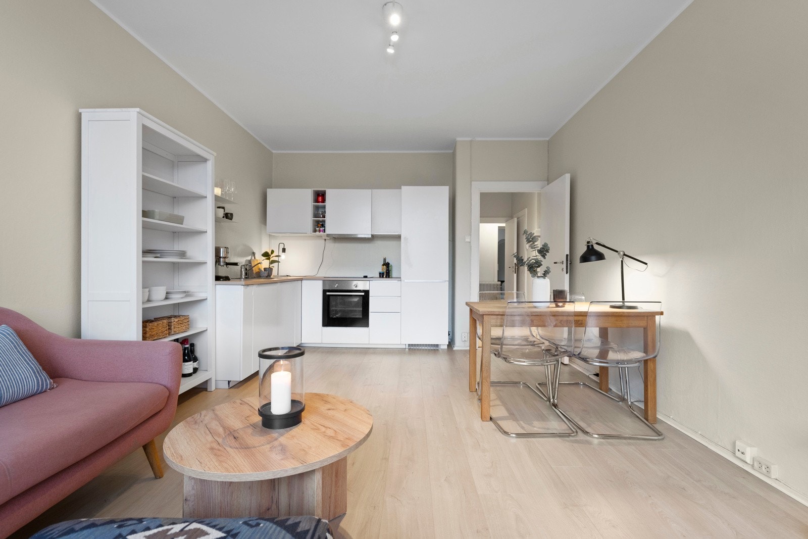 Leiligheten har god arealutnyttelse med kjøkken og stue i ett og samme rom. Galleribilde