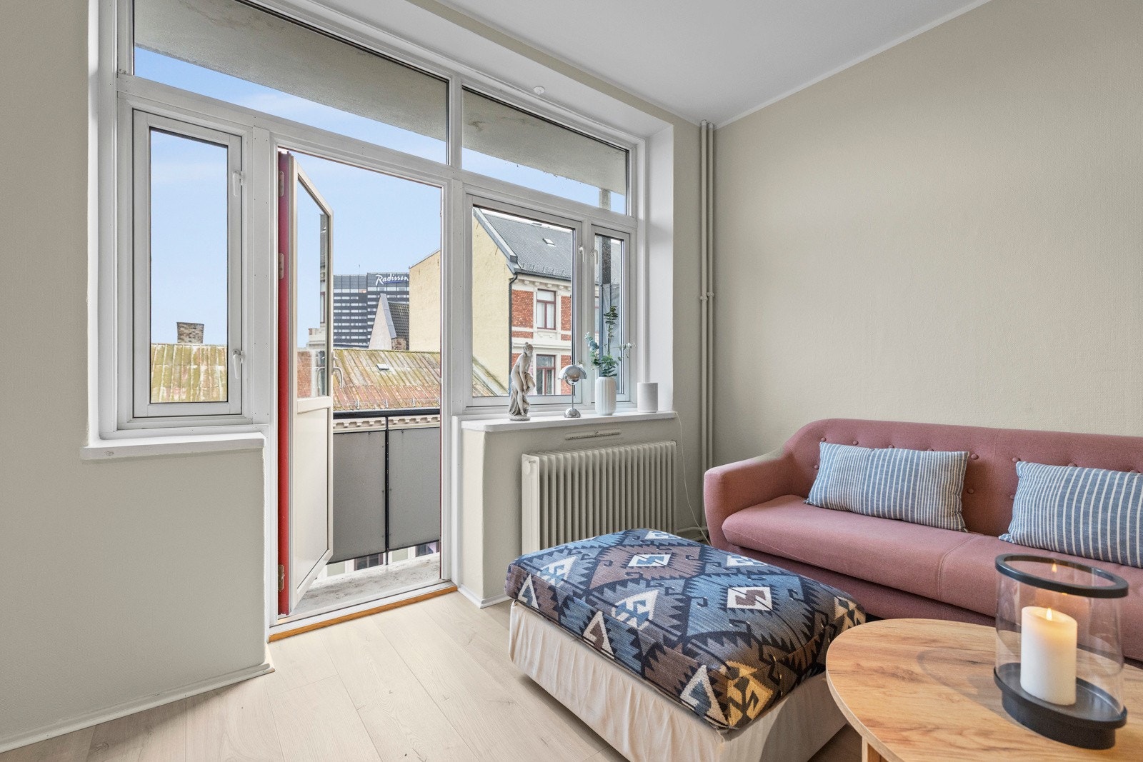 Det er gode møbleringsmuligheter i stuen. Galleribilde