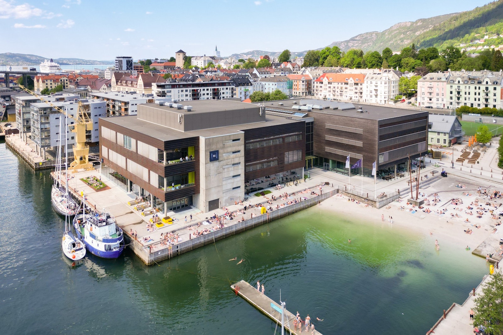 Handelshøyskolen BI ligger kun en liten gåtur fra leiligheten. Galleribilde