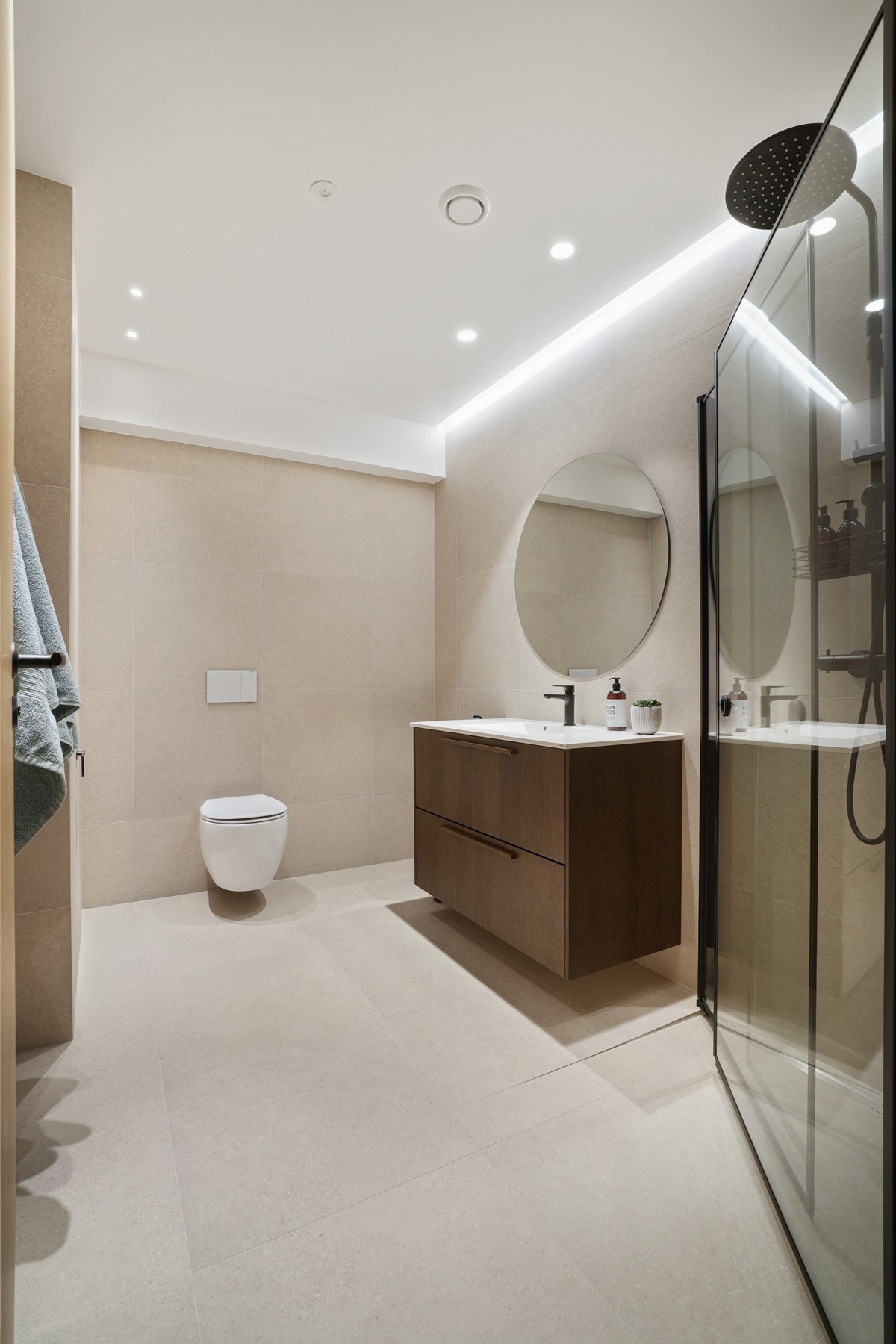 Leiligheten oppvarmes med vannbåren gulvvarme tilknyttet varmepumpe. Galleribilde