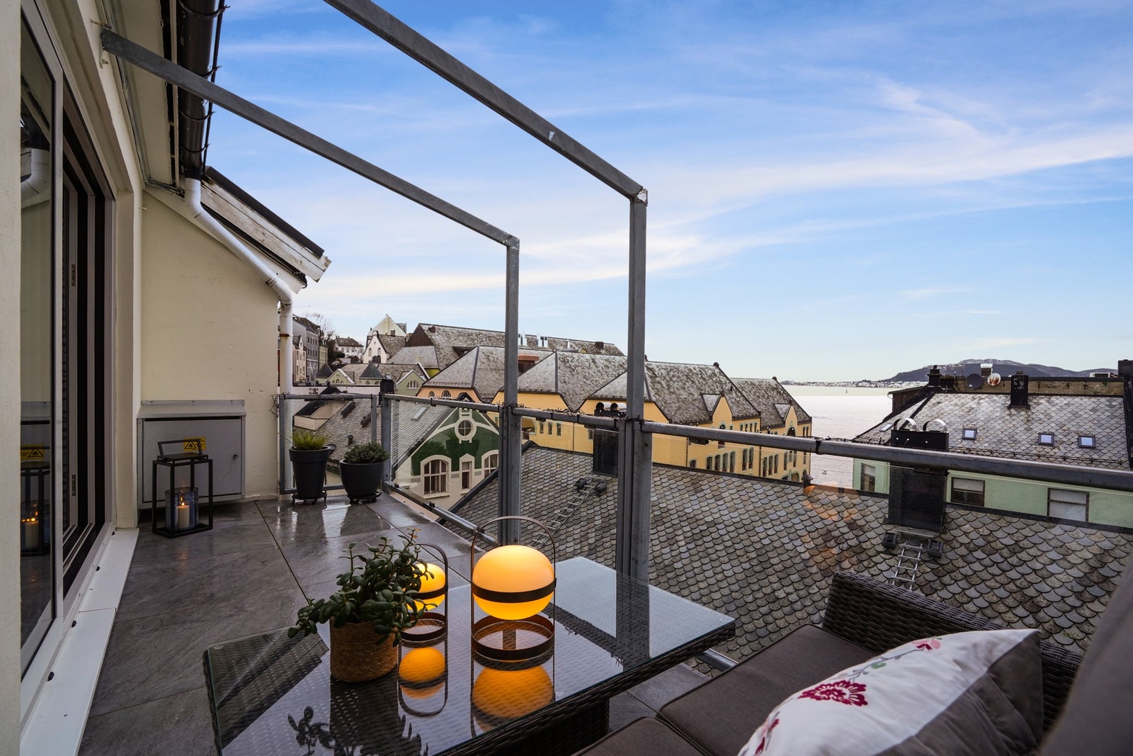 - og ypperlige solforhold setter prikken over i-en på de ulike uteplassene. Her kan vakre solnedganger nytes! Galleribilde