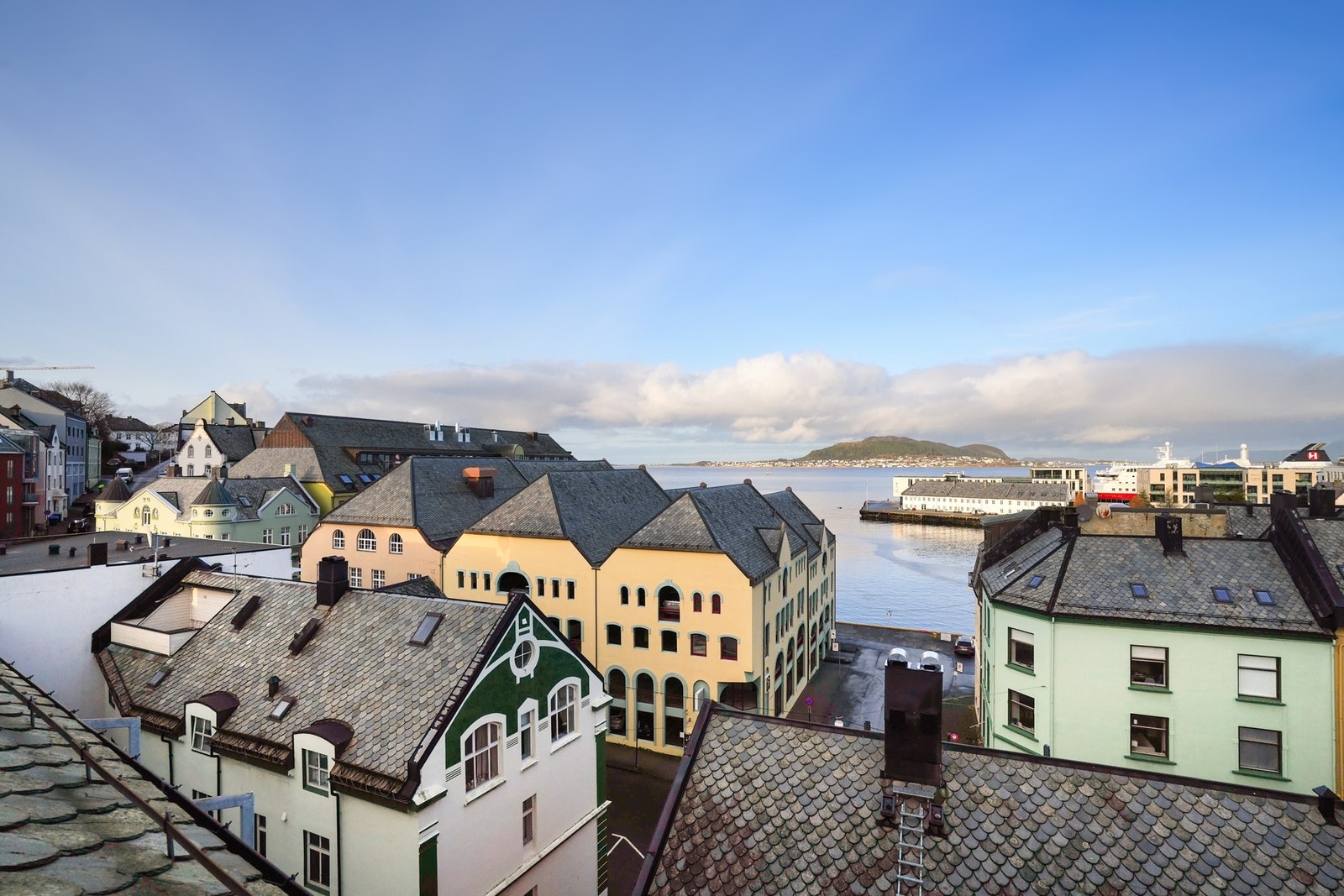 Flott utsikt fra nord mot Molja og Valderøya. Galleribilde
