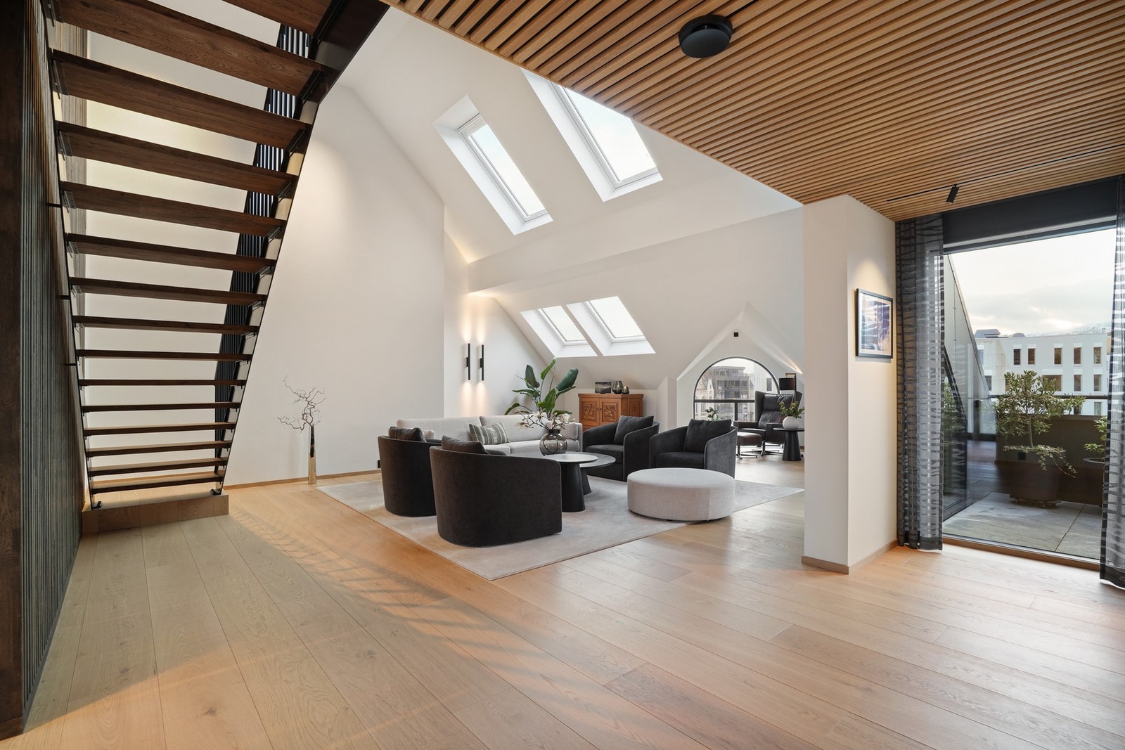 Komforten i leiligheten ivaretas av balansert ventilasjon og vannbåren gulvvarme. Galleribilde