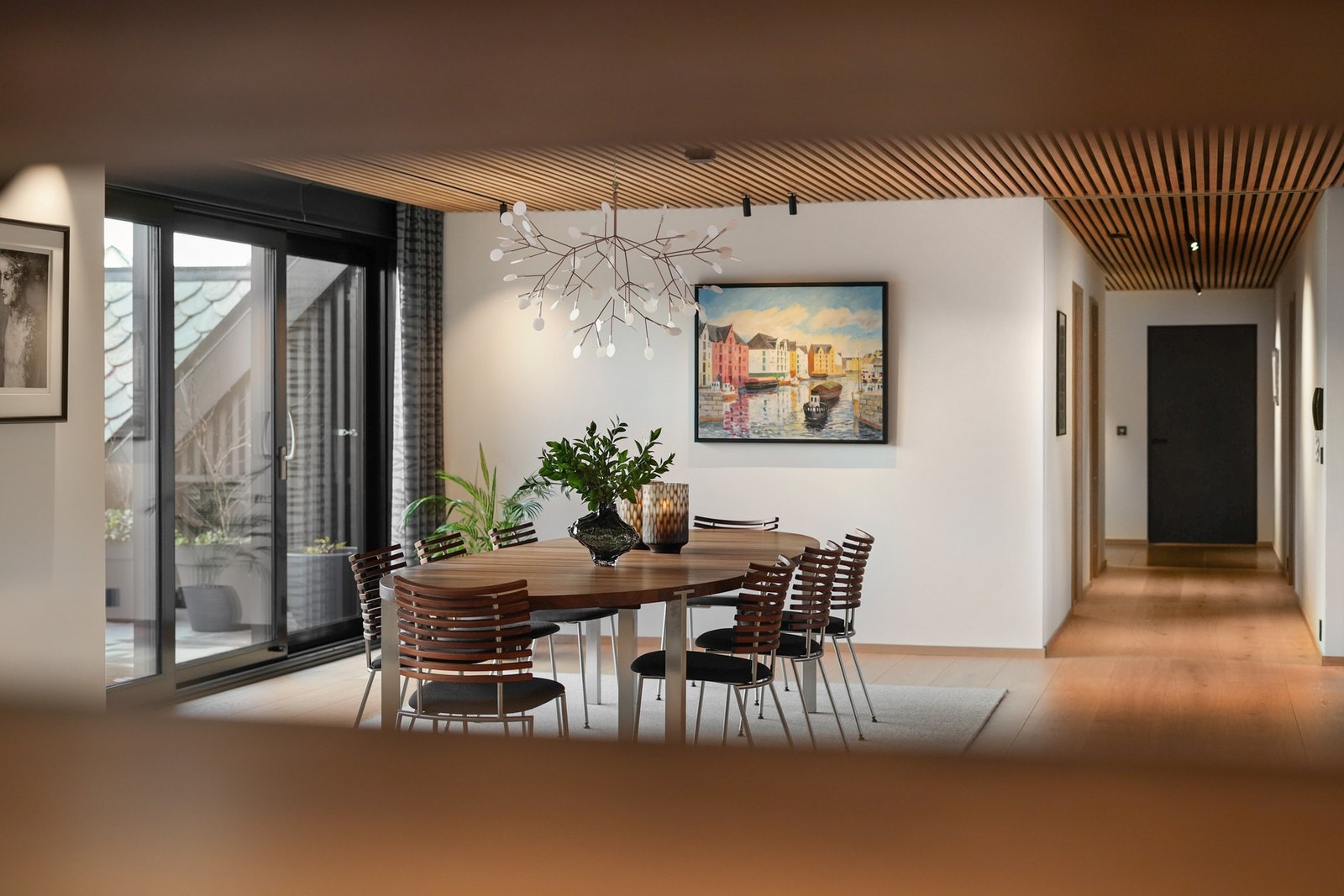 Ombygd og renovert i 2023, holder leiligheten en meget høy standard. Galleribilde