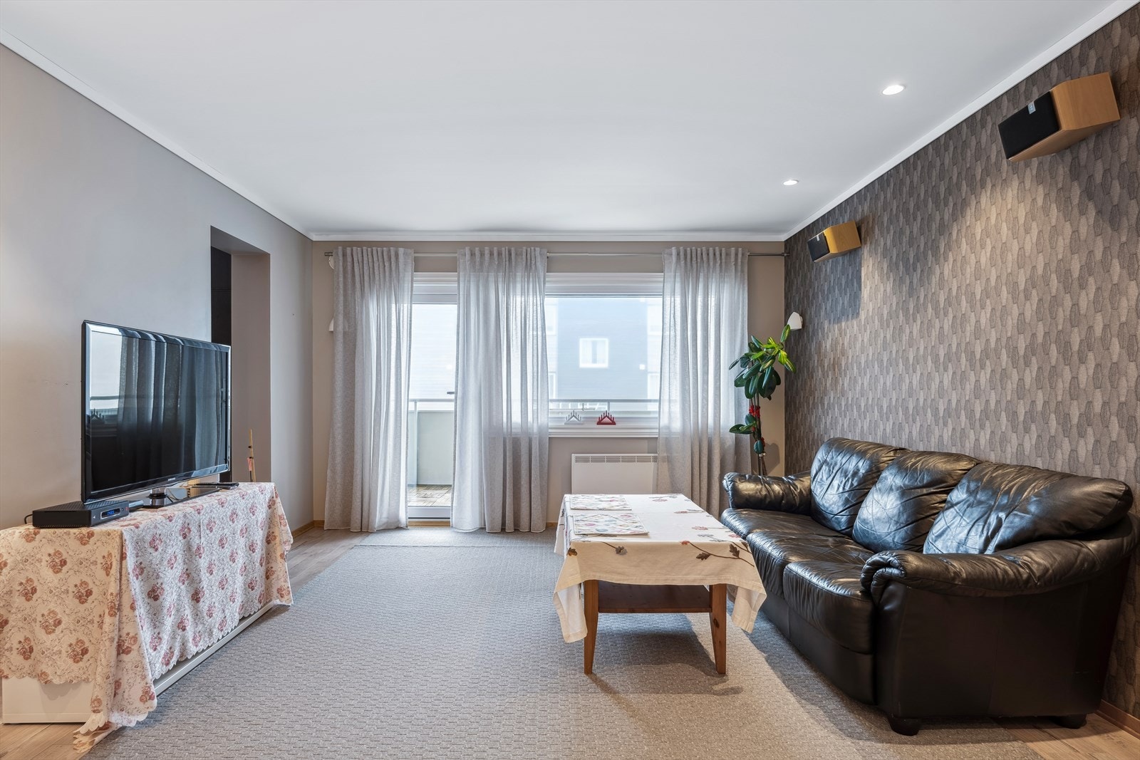 Fra stuen er det utgang til balkong Galleribilde