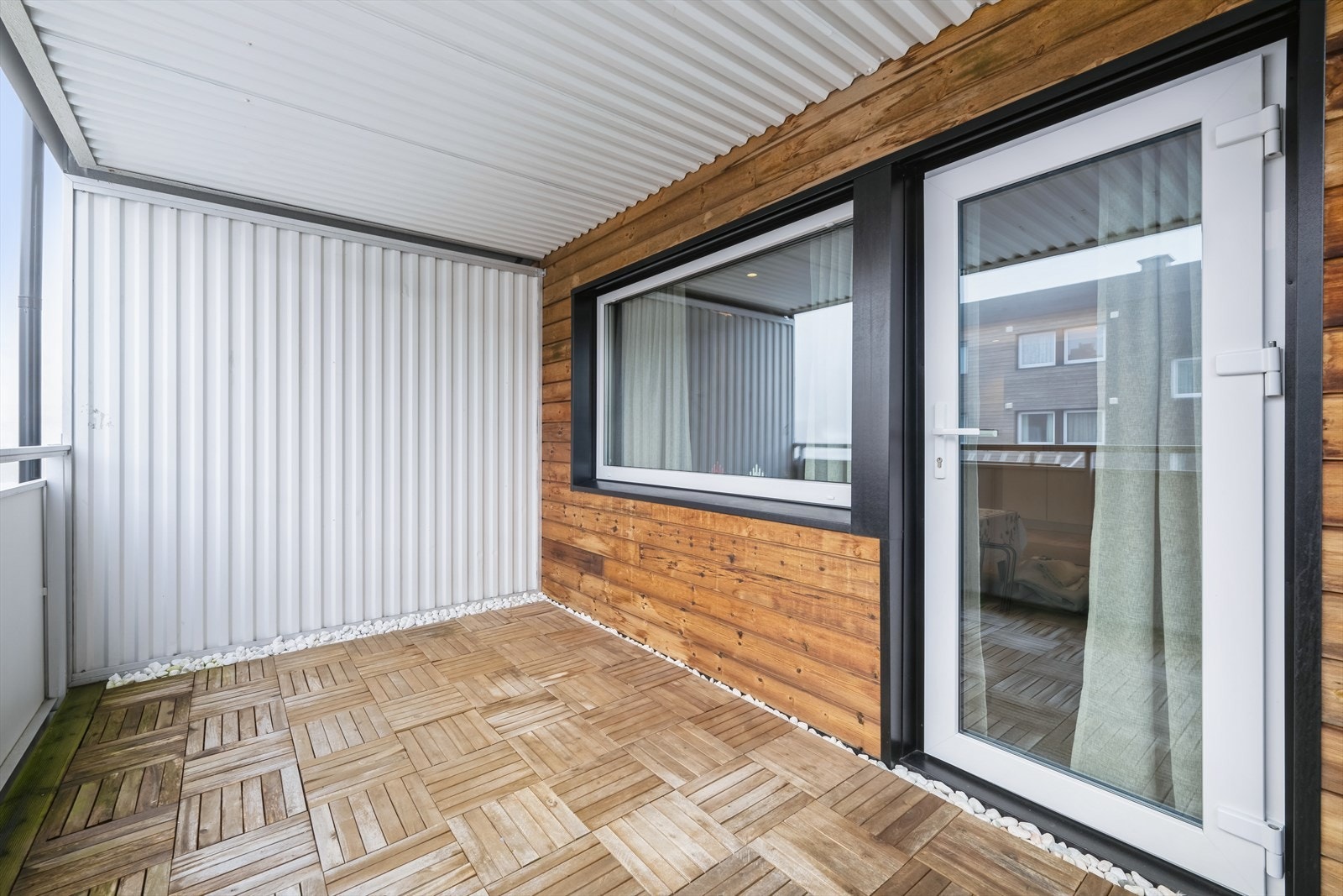 Balkongen er på 9 kvm og har ettermiddagssol Galleribilde