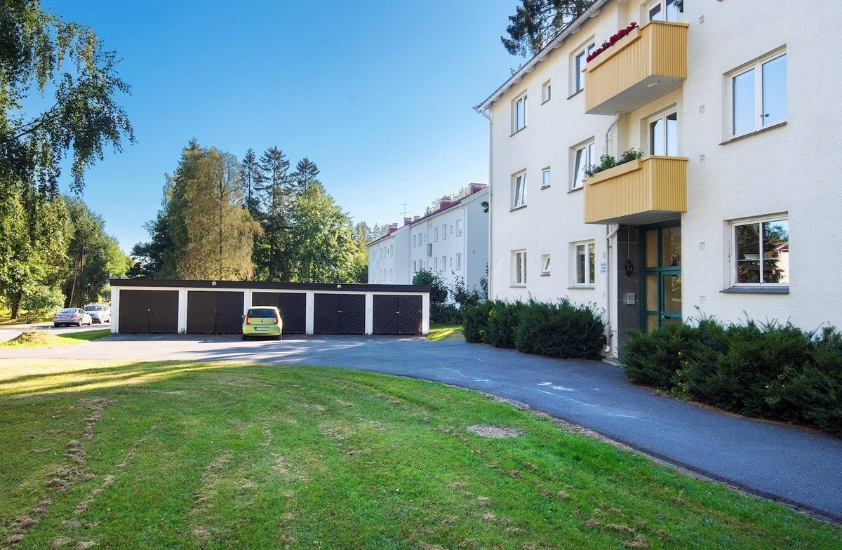 Garasje med elbillader Galleribilde