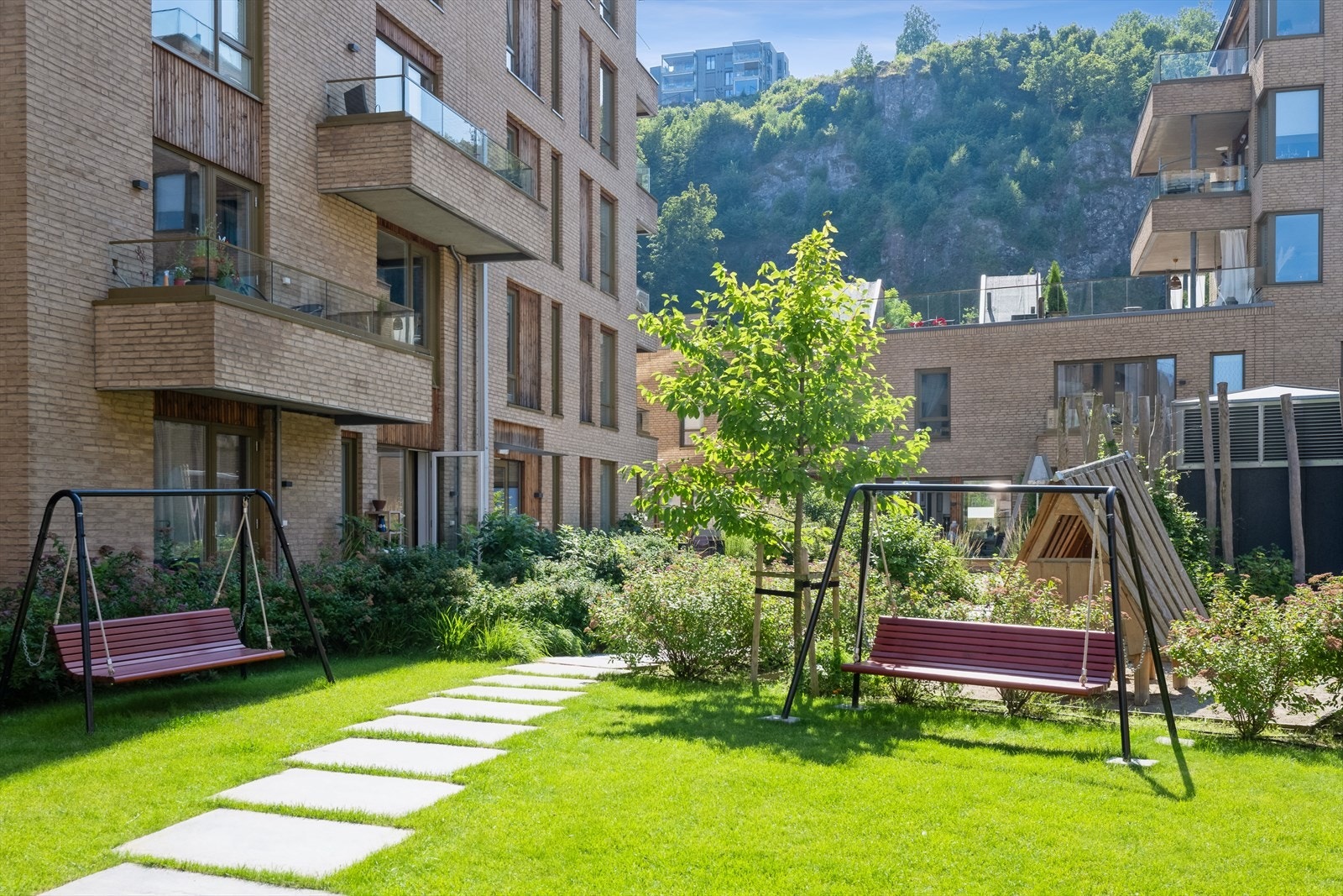 Her er det også lekeapparater for barna Galleribilde