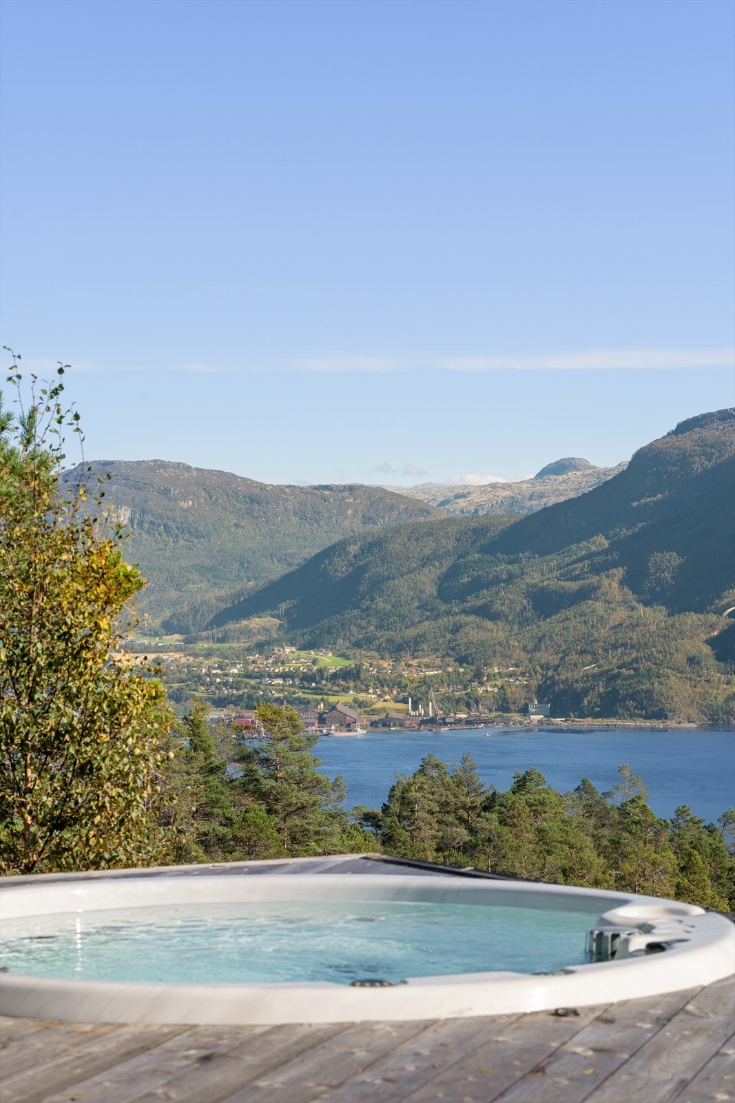 Det er utvendig varmt og kaldt vann. Galleribilde