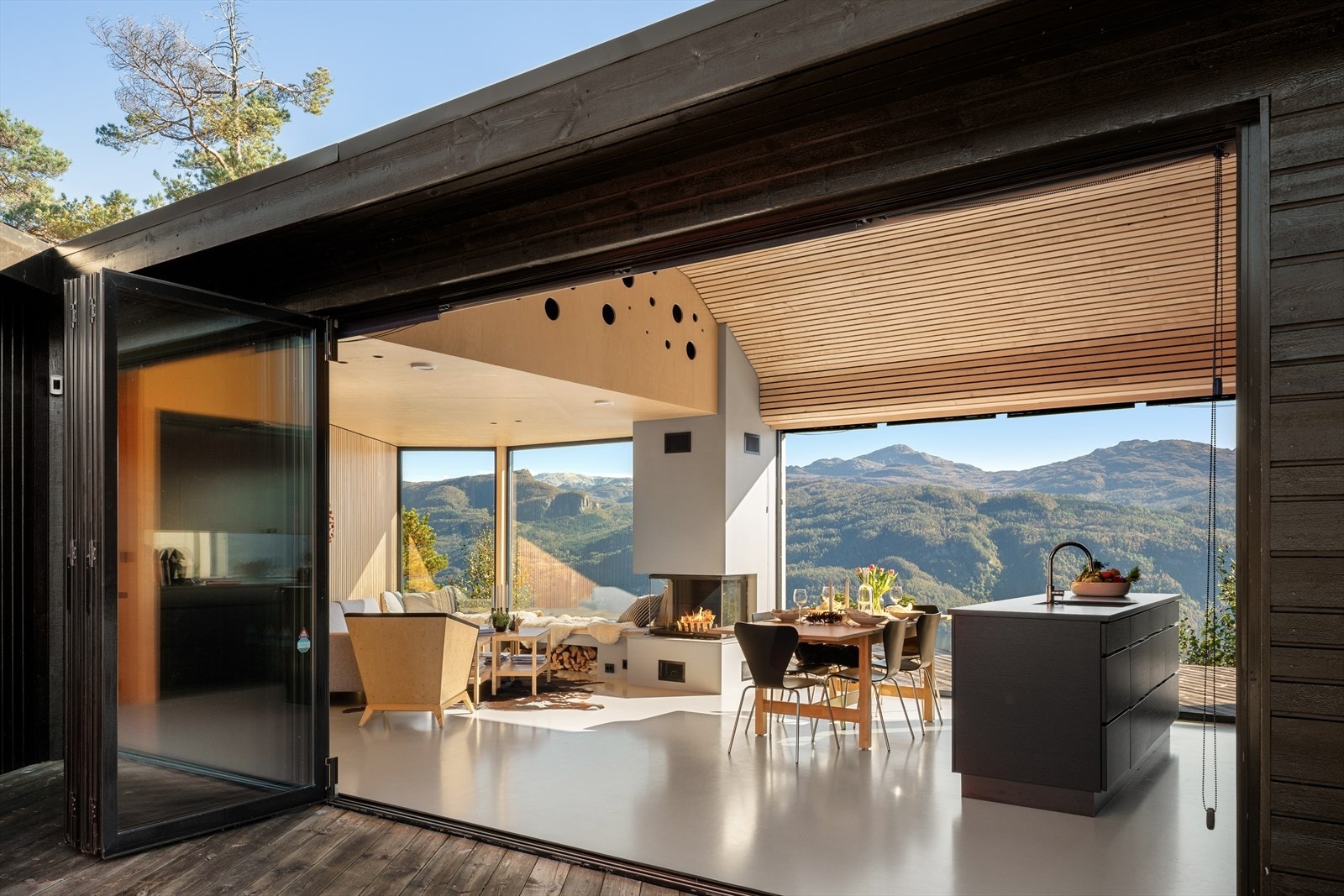 Arkitekten har også en bevissthet om plassering, utsikt og solforholdene som her er nøye planlagt. Galleribilde