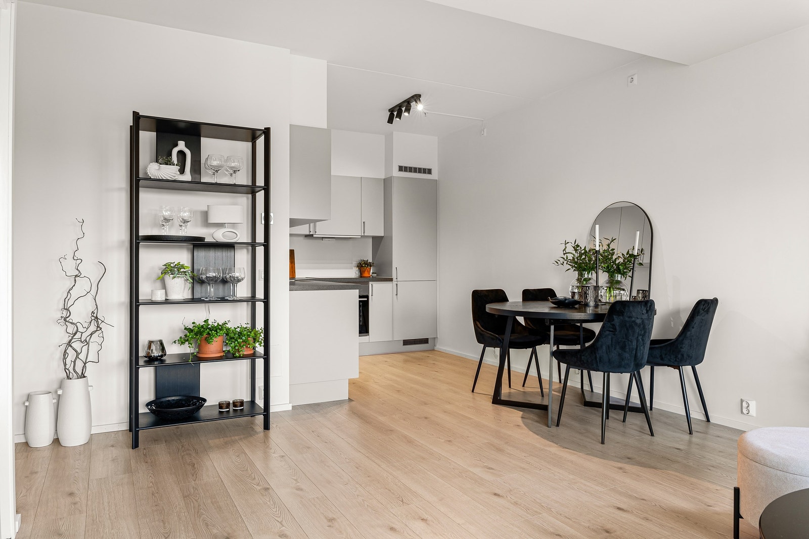 Kjøkken og stue i åpen løsning Galleribilde