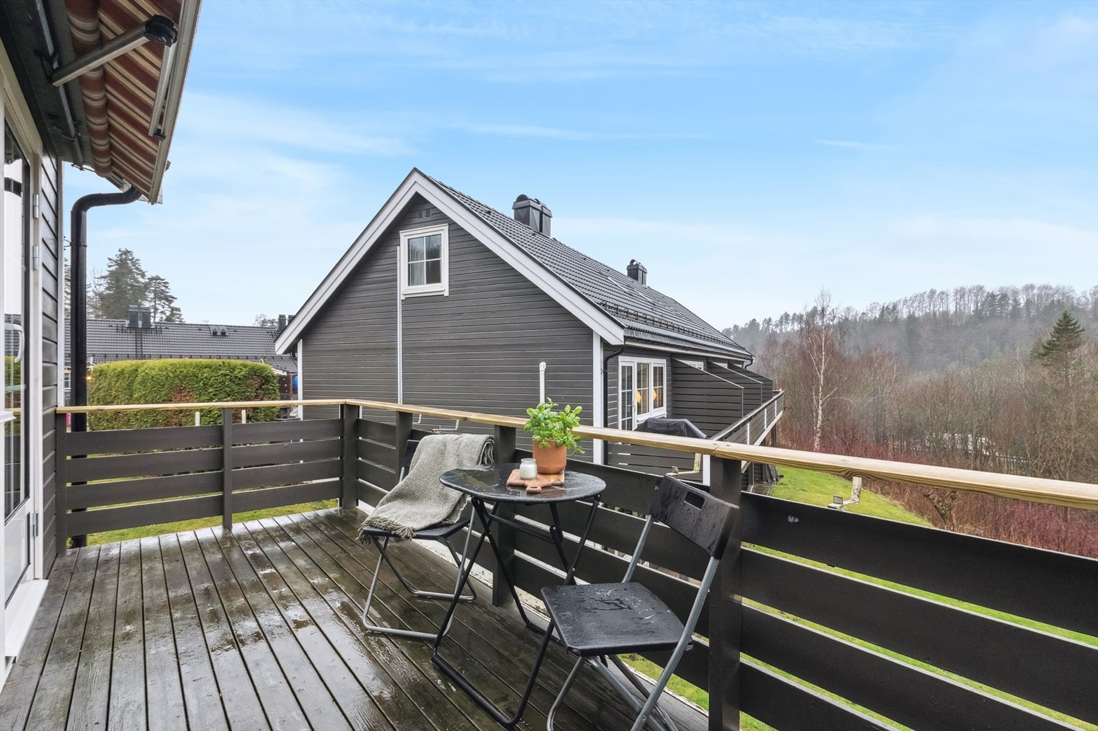 Fra stuen er det utgang til en balkong på ca. 8 kvm. Galleribilde