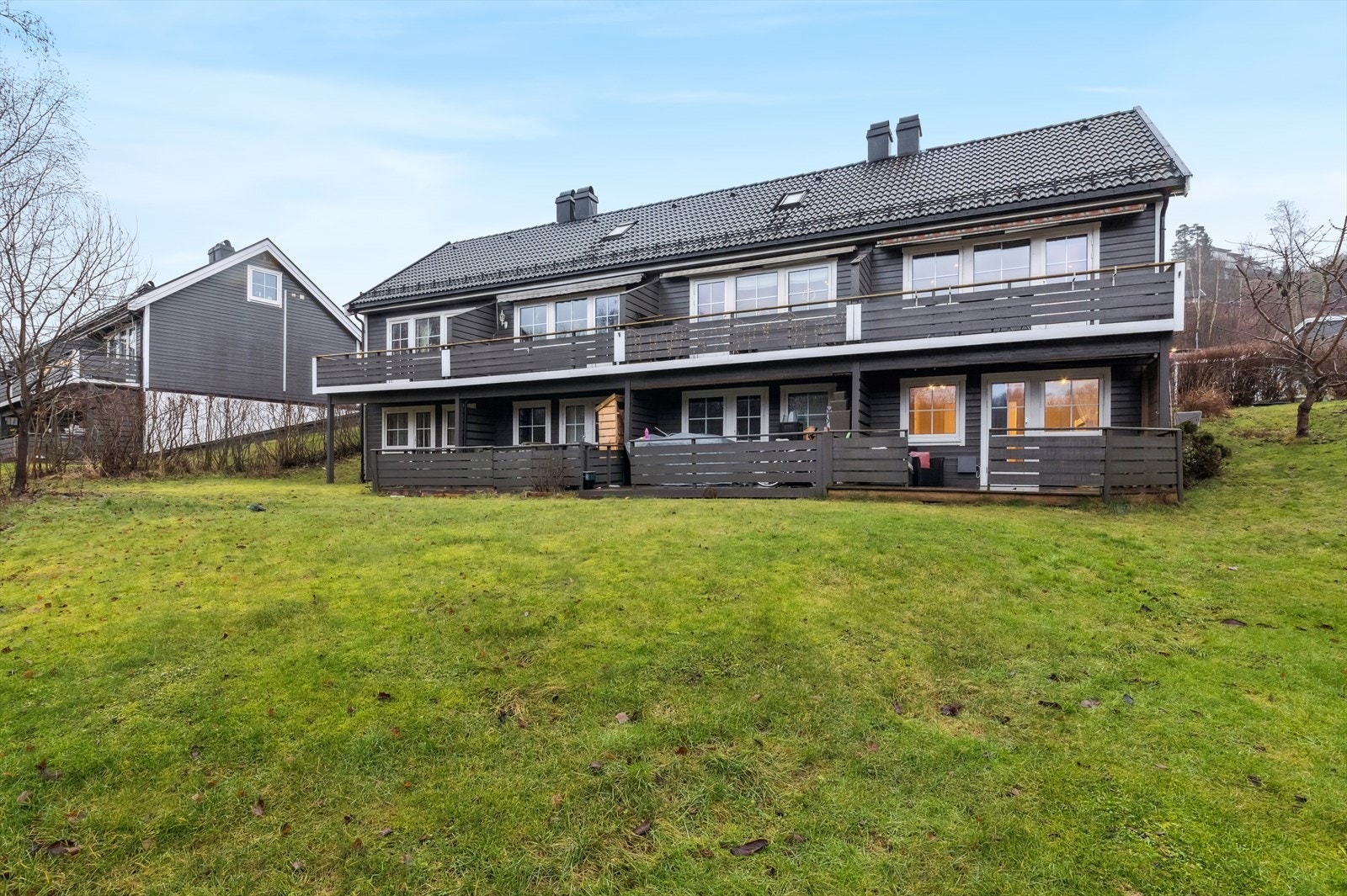 Innholdsrikt enderekkehus med flotte solrike uteplasser! Galleribilde