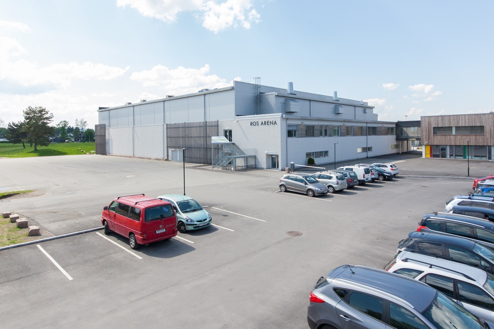 Nyere flerbrukshall på ROS arena Galleribilde