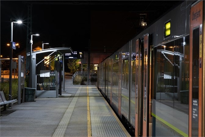 Kort vei til togstasjonen på Spikkestad med 2 avganger/ankomster i timen. Galleribilde