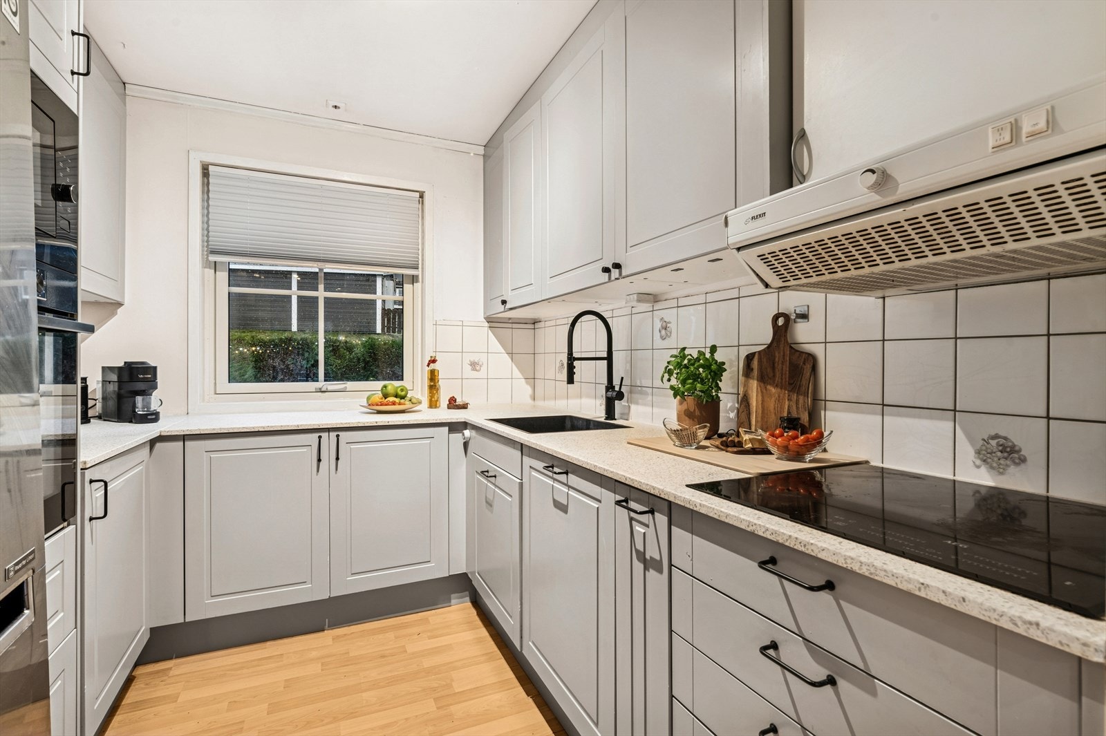 Rikelig med skap- og benkeplass! Galleribilde