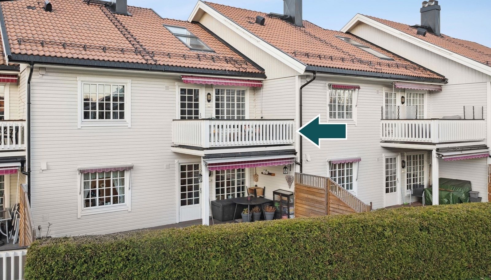 Oversiktsbilde over balkongen og leiligheten. Galleribilde