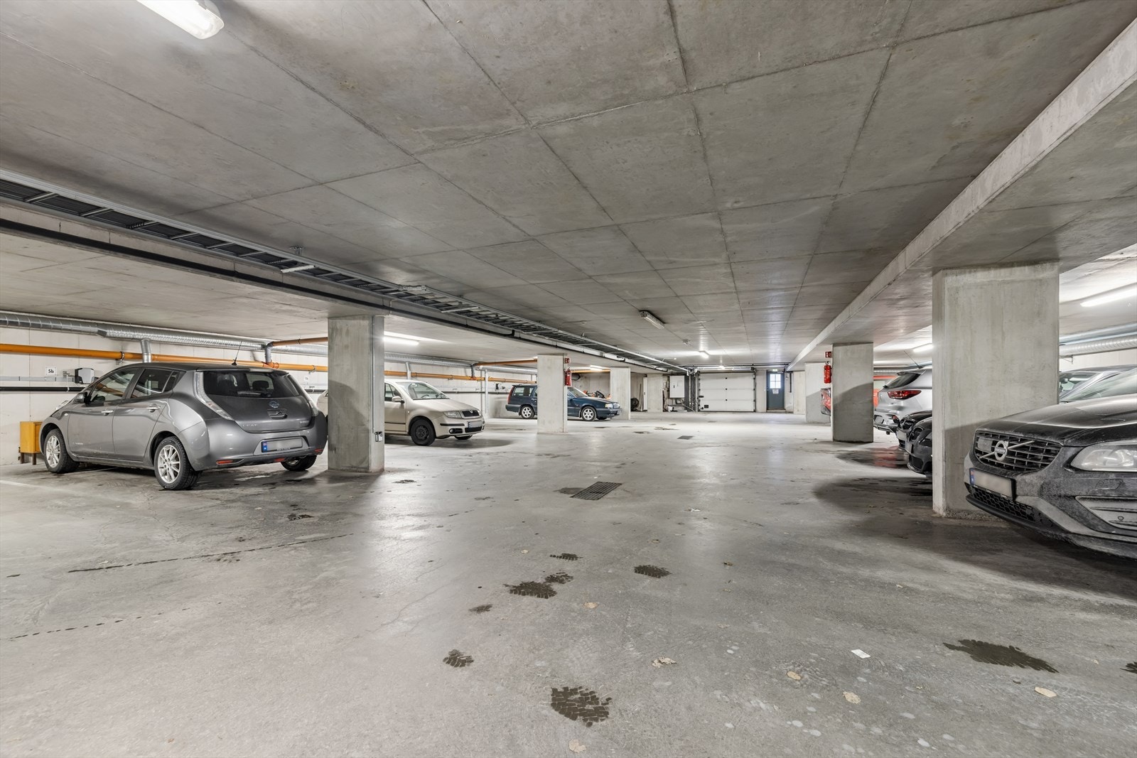 Oppvarmet garasjekjeller - trygg parkering og komfort året rundt. Galleribilde