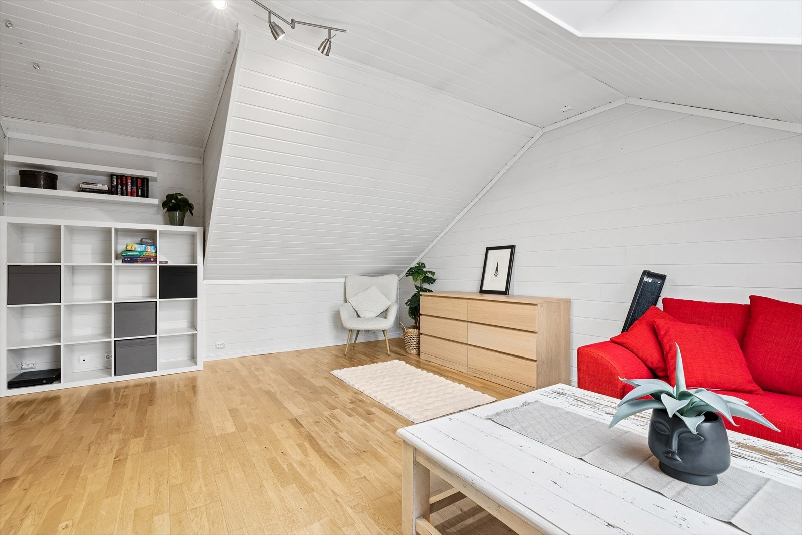 Her kan storfamilien innrede med sofa, TV og ønsket møblement. Galleribilde