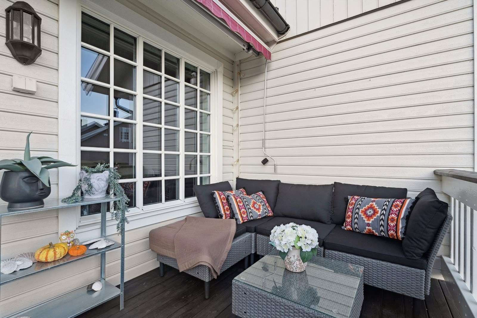 Det er montert markise for solskjerming. Galleribilde