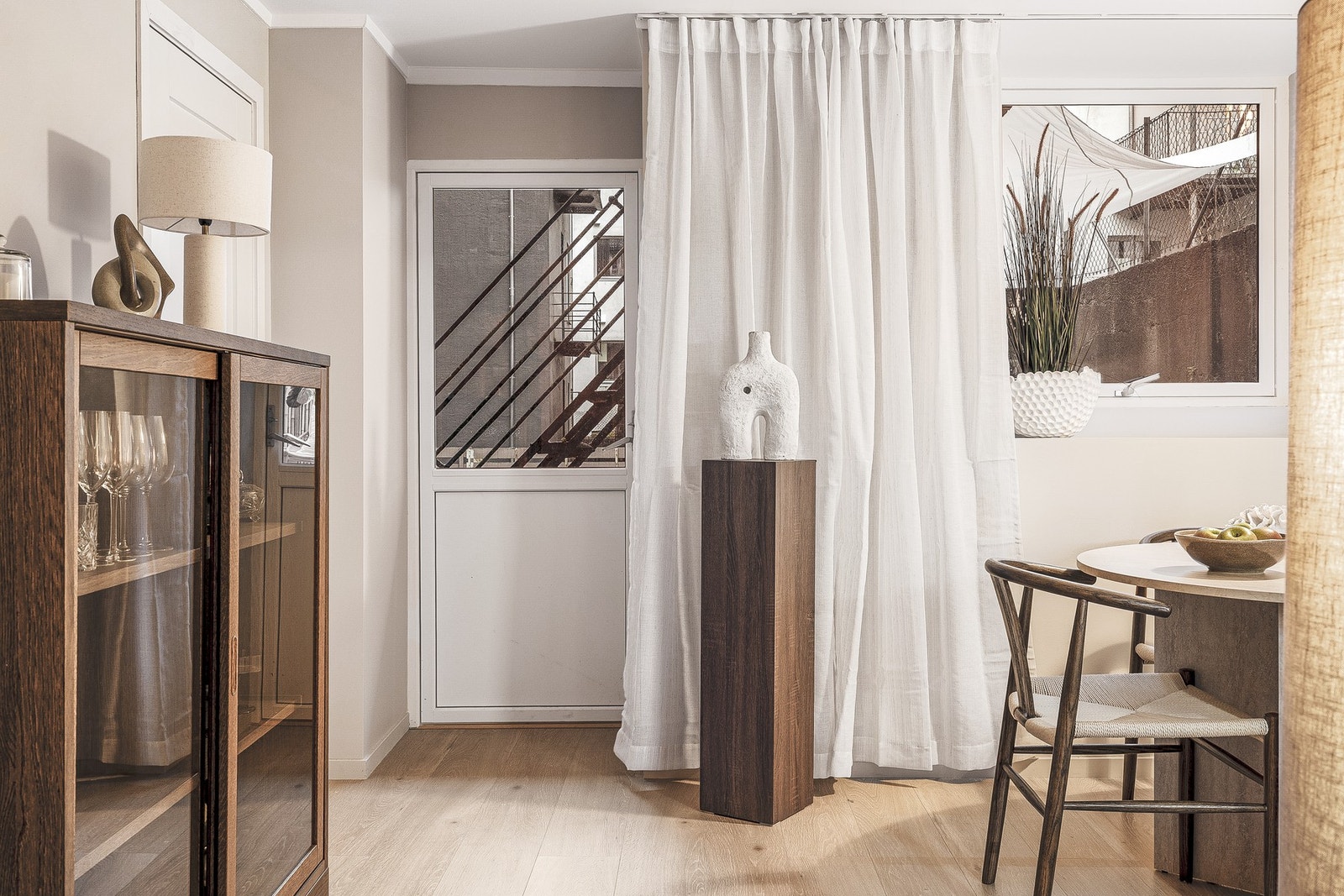 Leiligheten inneholder gang, stue, kjøkken, soverom og bad Galleribilde