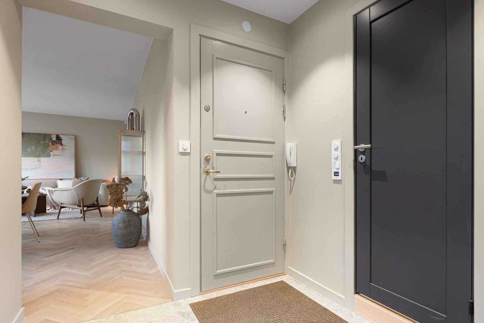 Du ønskes velkommen hjem via et hyggelig inngangsparti Galleribilde