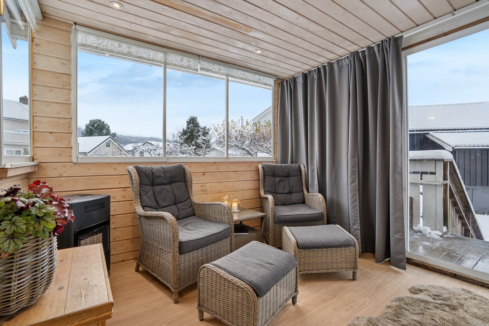 Vinterhage med egen inngang. Galleribilde