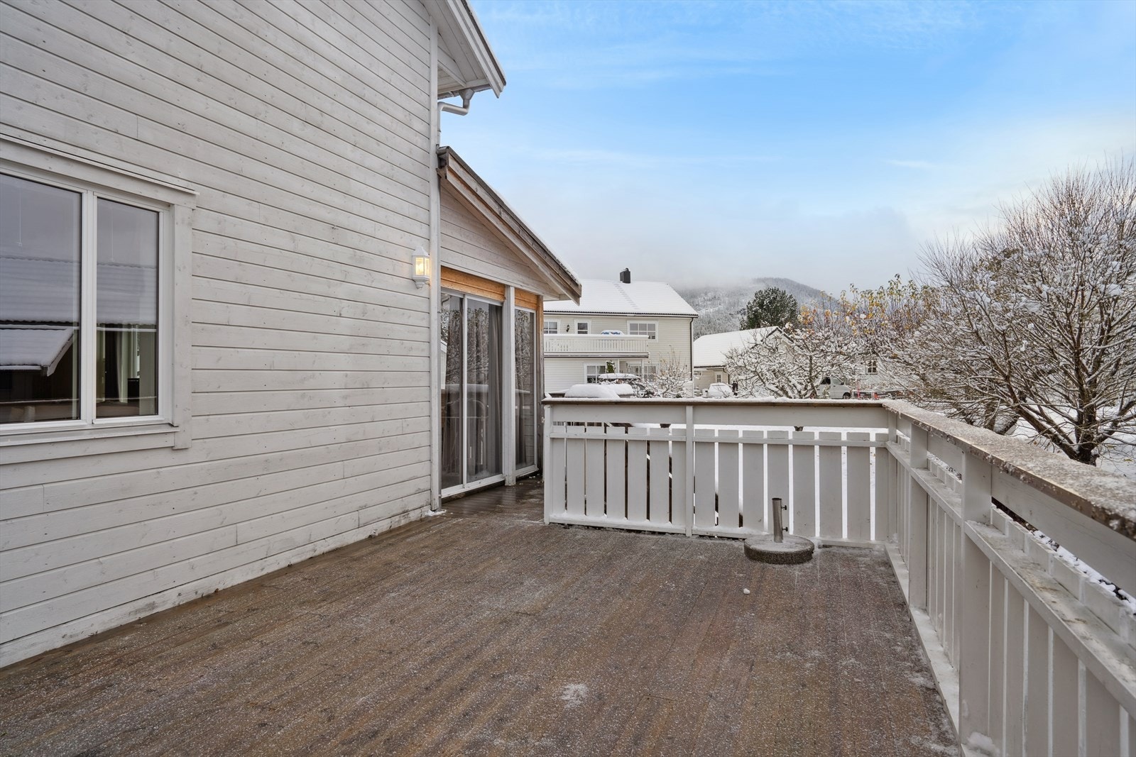 Solrik veranda. Galleribilde