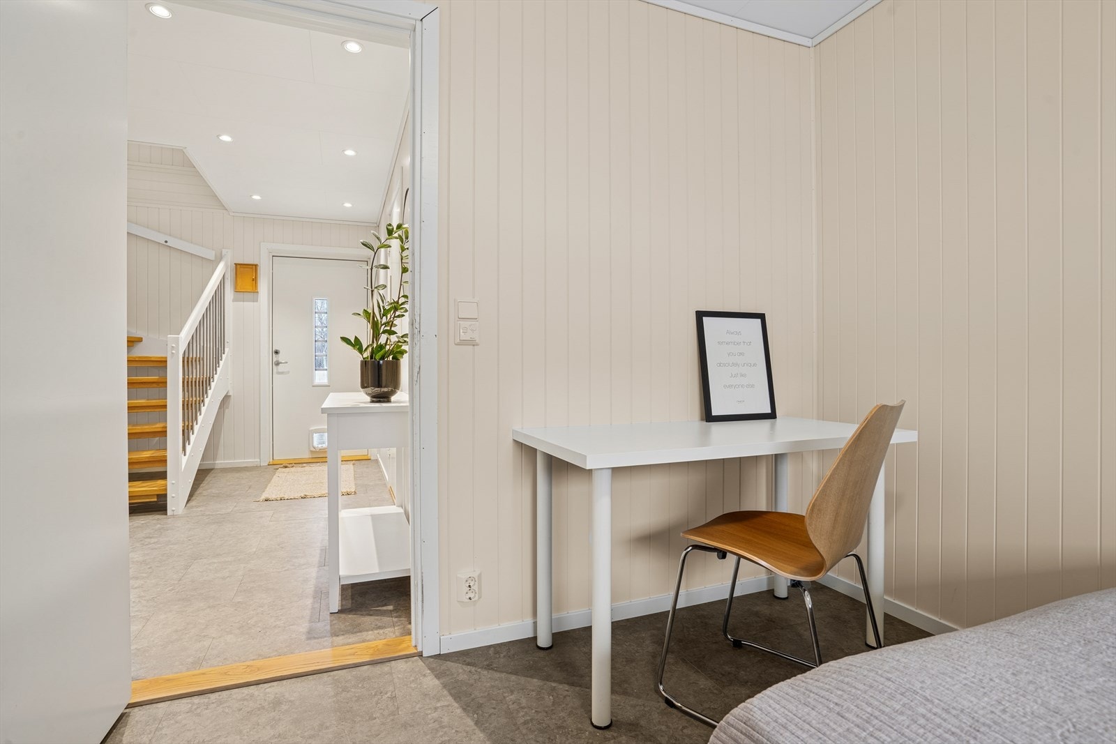 Soverom med ekstra plass til ulike møbler. Galleribilde