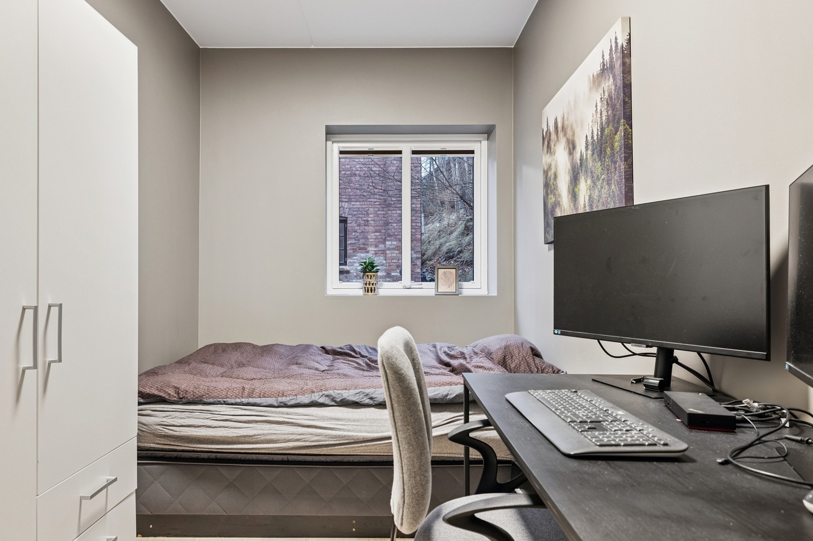 Leiligheten ligger i hjertet av sentrum med kort gangvei til alle Skien sentrums fasiliteteter. Galleribilde