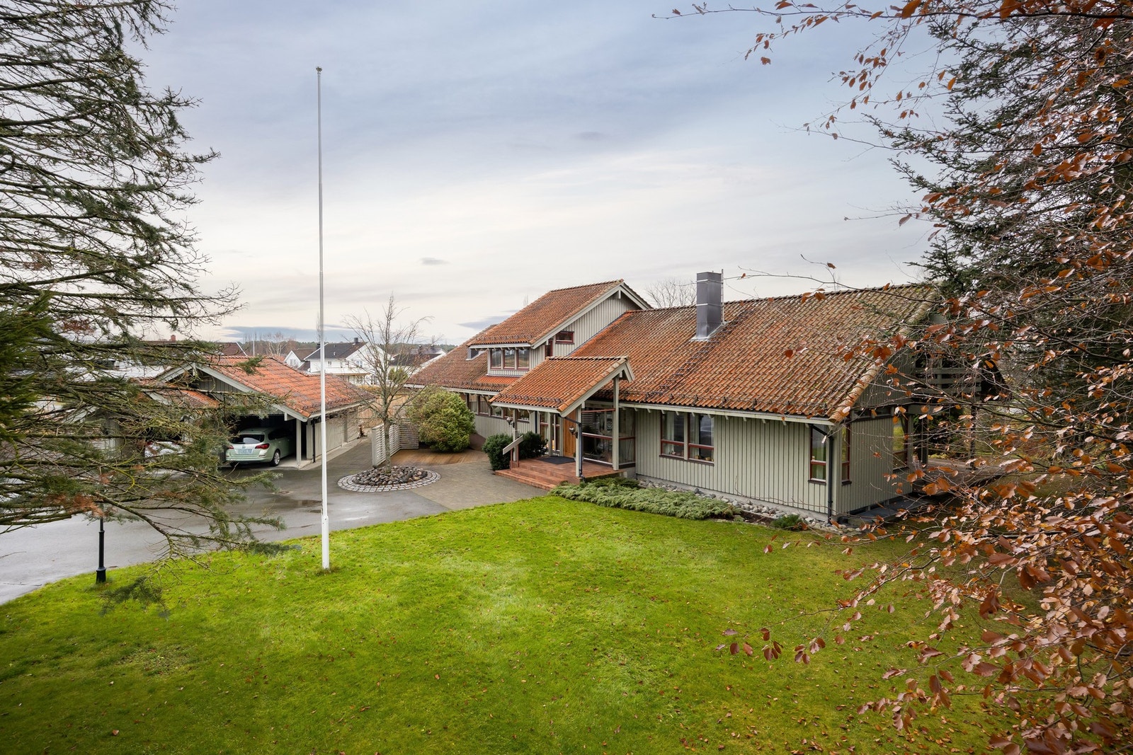 Stor og flott hage. Galleribilde