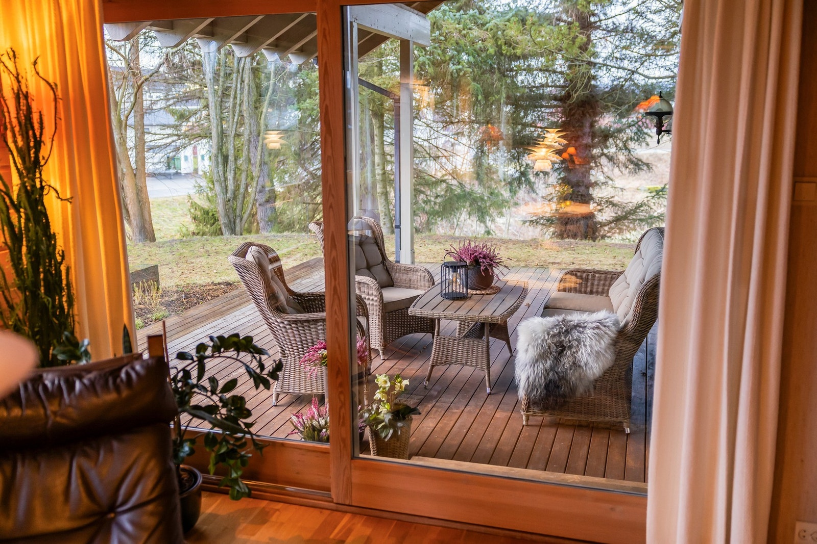 Utgang til terrasse og uteområde. Galleribilde