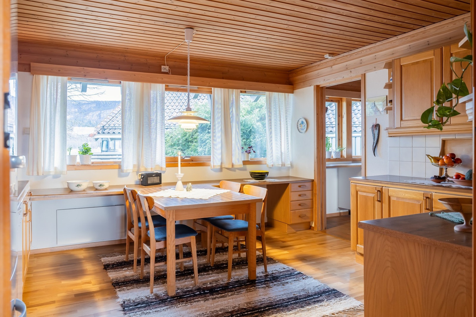 God plass for et frokostbord på kjøkkenet. Galleribilde