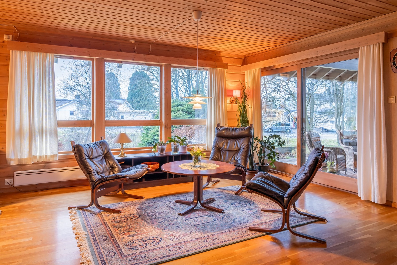 Her også plass for flere sittegrupper. Galleribilde