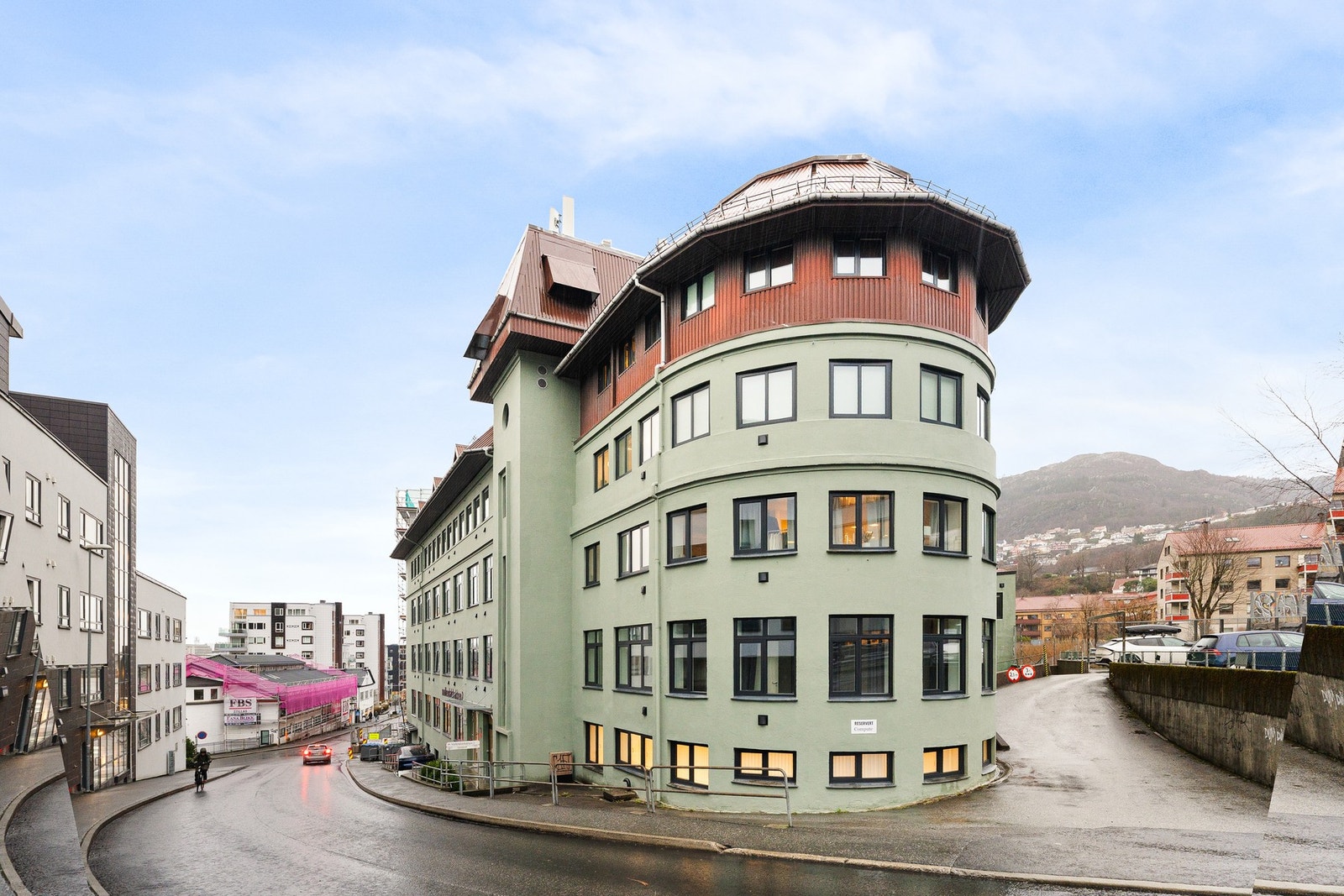 Bo smart i 3. etasje med heis i et levende og kreativt område. Galleribilde