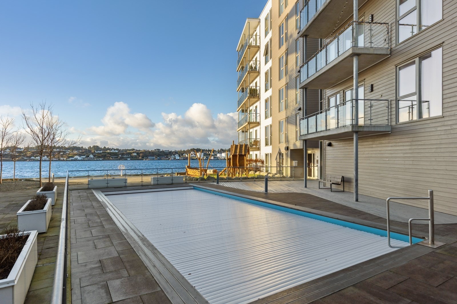 Det er også felles sykkelparkering og badebasseng. Galleribilde