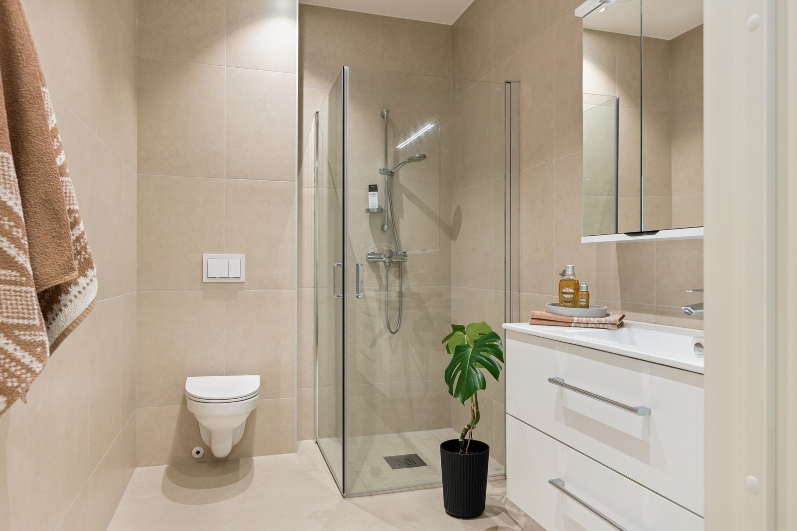 Helfliset bad med vannbåren gulvvarme. Galleribilde