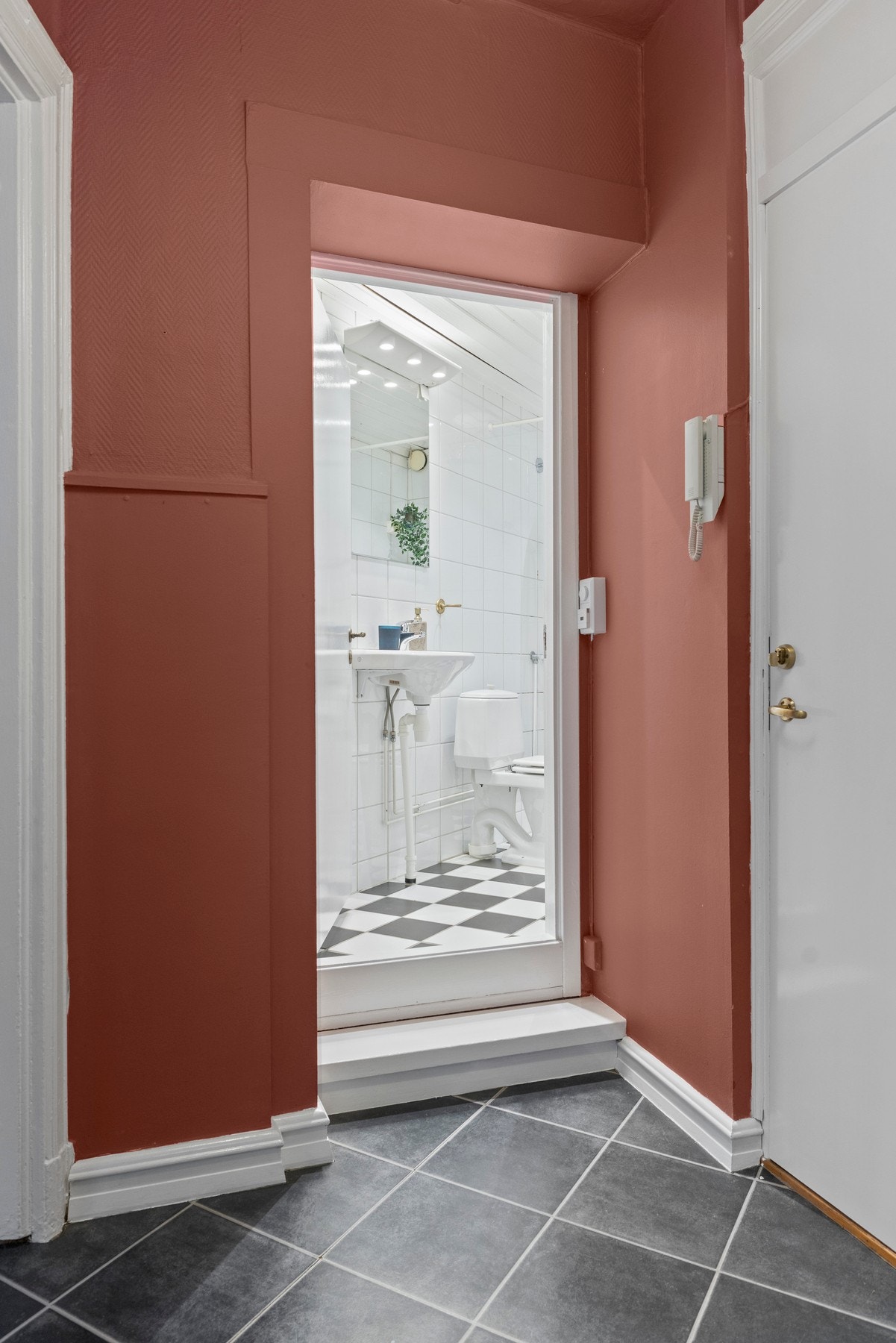 Innbydende entré som setter tonen for leilighetens sjarm og atmosfære. Galleribilde