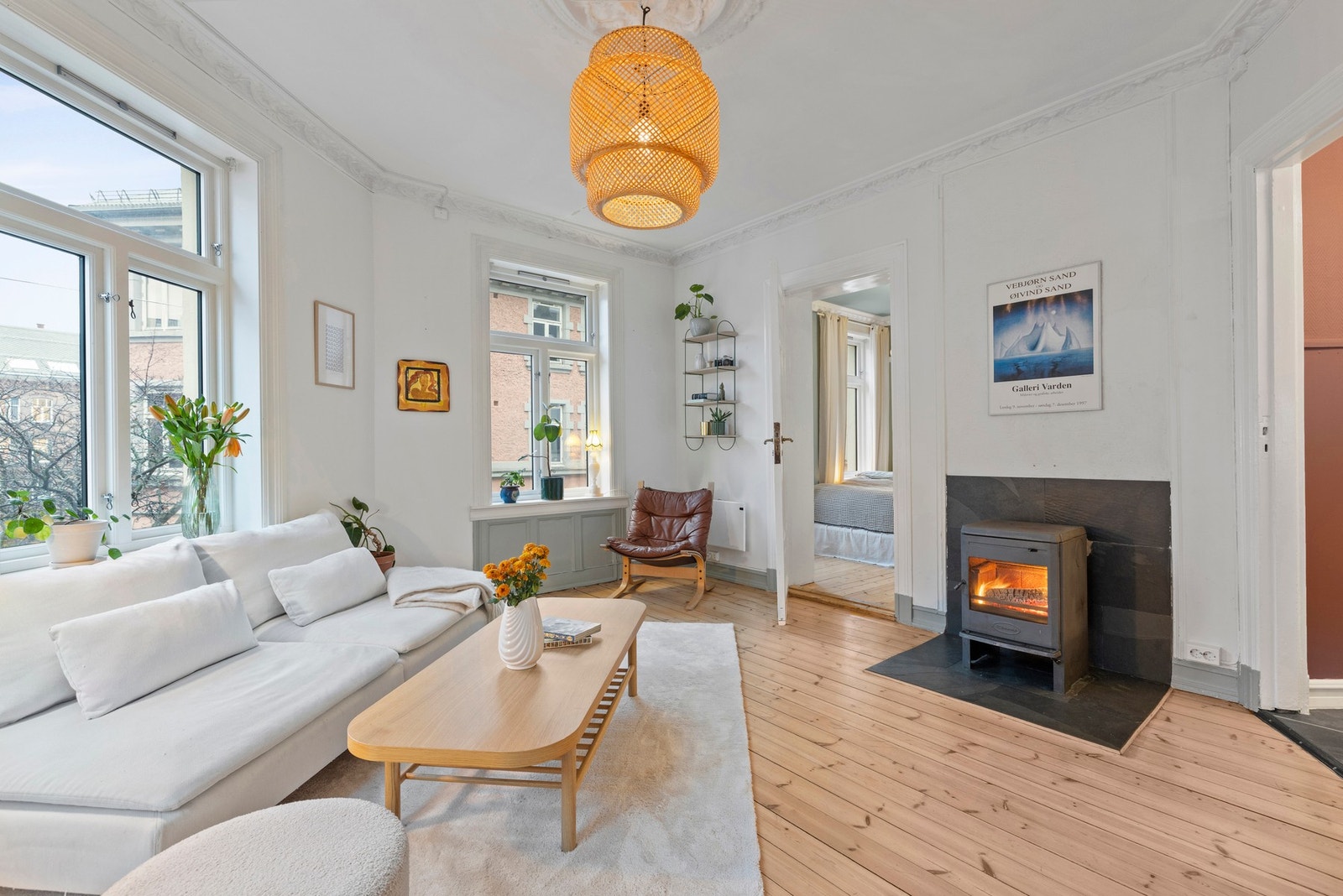 En sjarmerende 2-roms med klassiske detaljer på Grunerløkka! Galleribilde