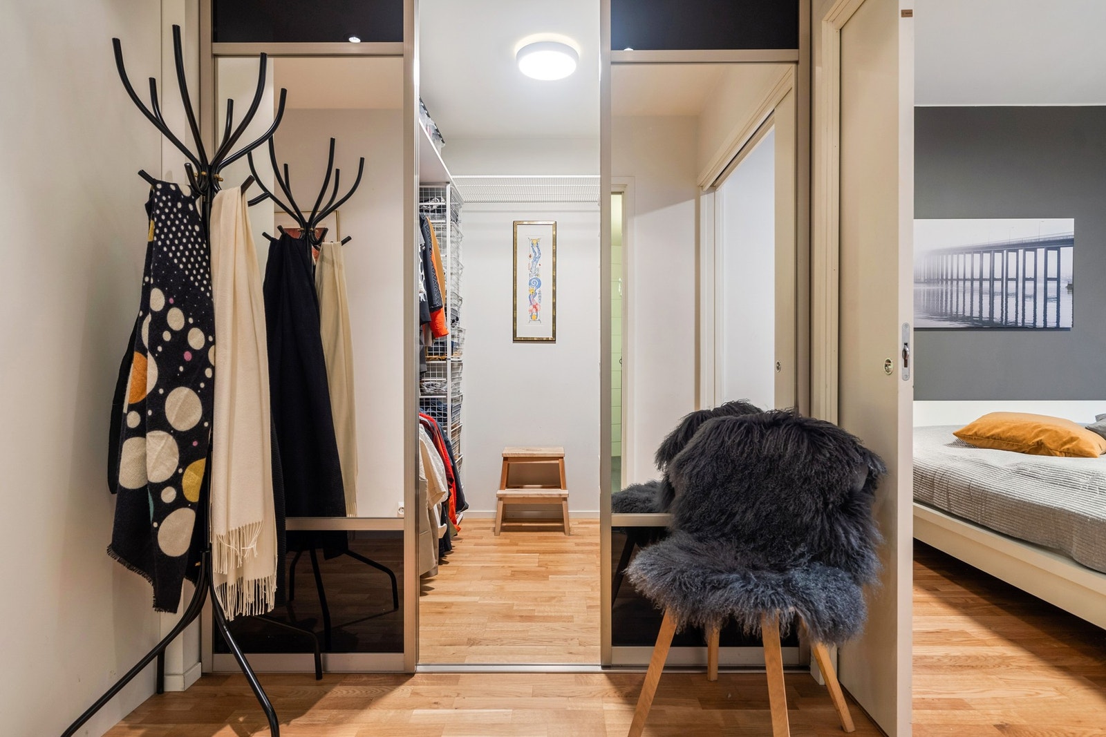..., sammen med walk-in closet og eget bad. Galleribilde