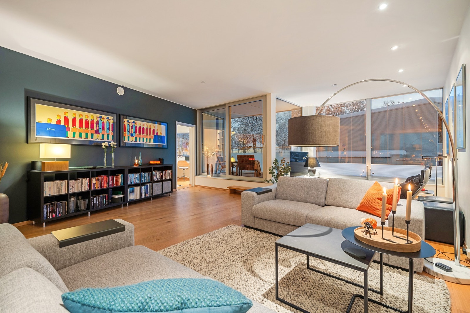 Her har vi for salg en perle av en leilighet, med stilren arkitektonisk utforming. Galleribilde