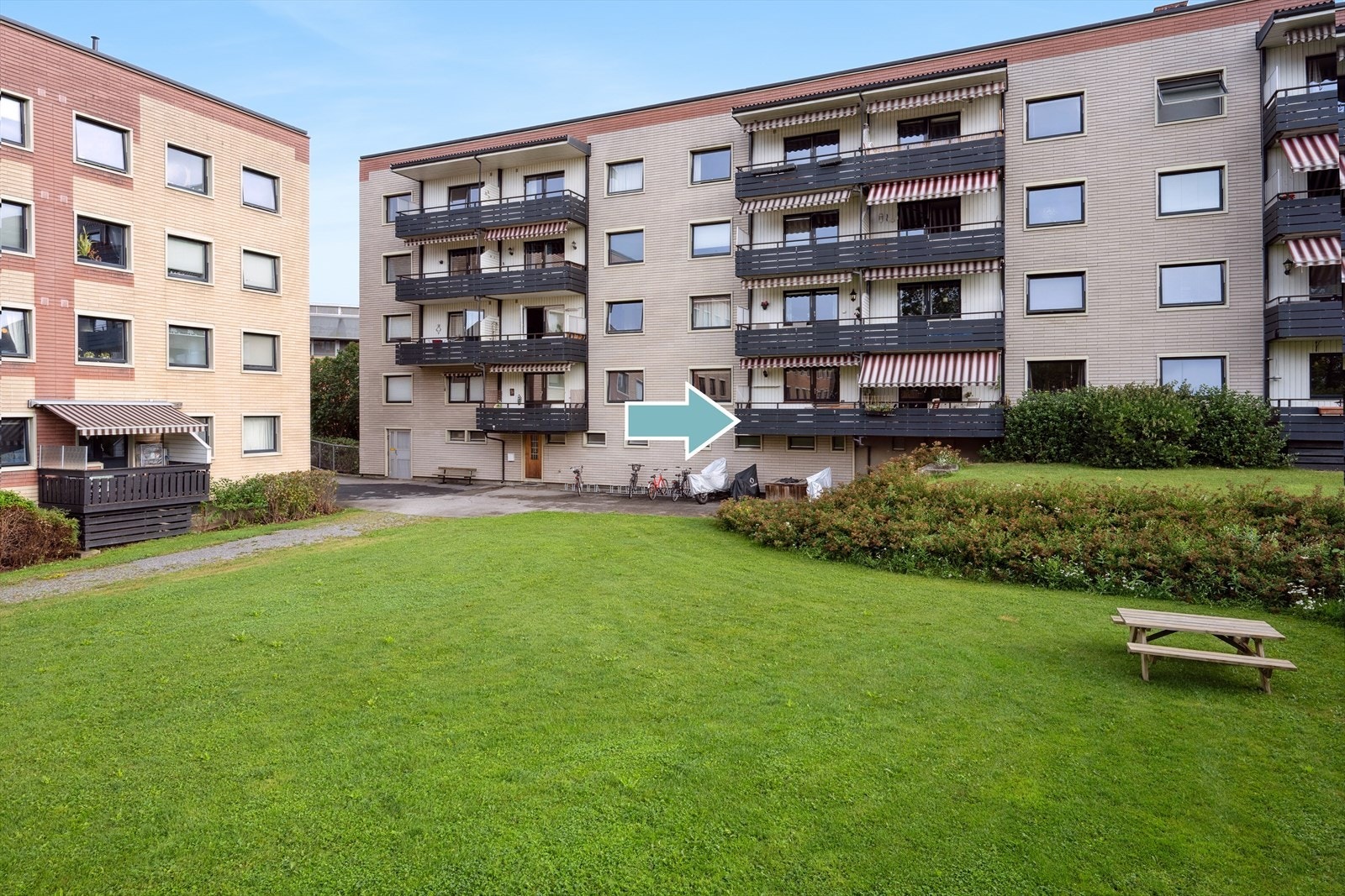 Velkommen til St. Olavs gate 53! Leiligheten ligger i 1. etasje med fint utsyn mot fellesarealene Galleribilde