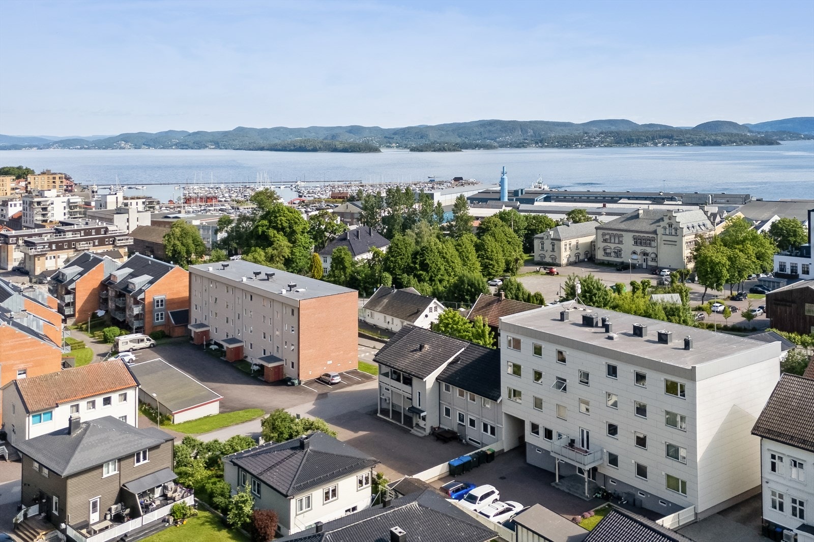 Borettslaget har en felles vestvendt balkong i 2.etg. Galleribilde