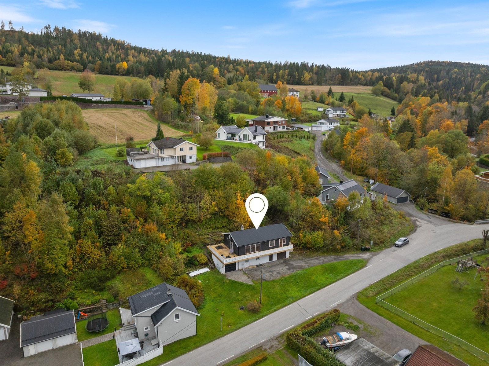 Saltak av trekonstruksjoner tekket med takpapp fra ca. 2012/2013 Galleribilde